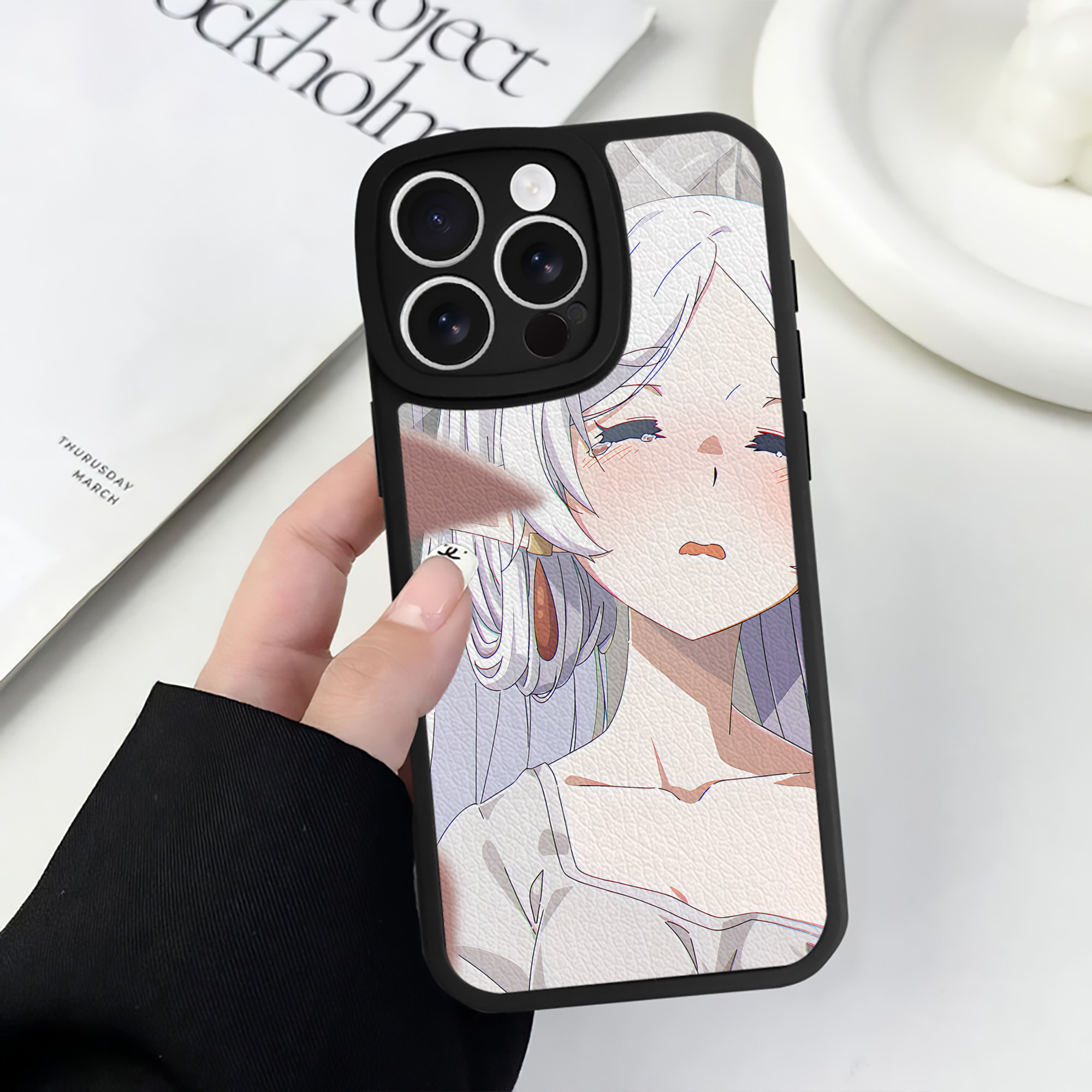 （画像用） 葬送のフリーレン Frieren 【iPhone 16シリーズ対応】シリコンスマホケース（レザー調） 材質：シリコン